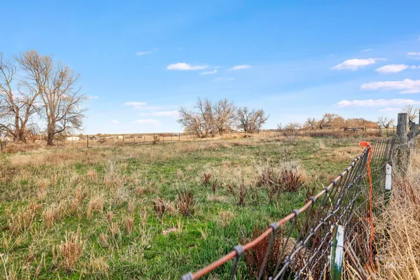 $599,999 | 2735 East 3300 N Road, Twin Falls, ID 83301