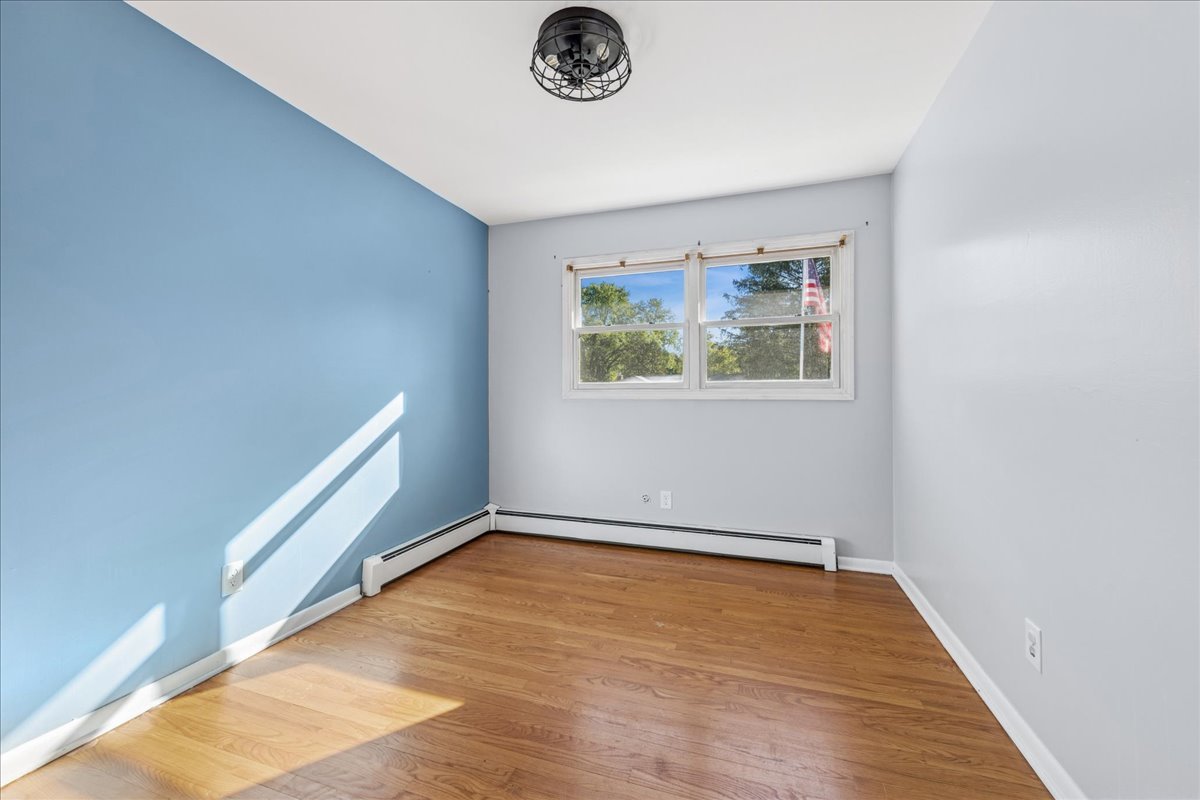 208 South River Road Fox River Grove, IL 60021 - Photo 11 of 40 an empty room with a window