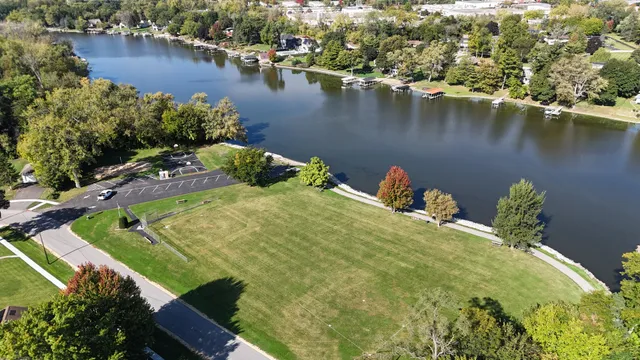 $364,900 | 208 South River Road, Fox River Grove, IL 60021