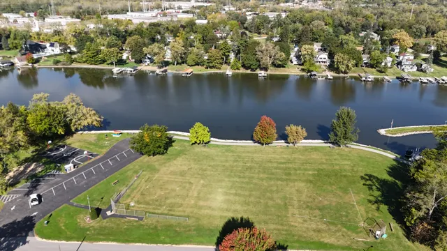 $364,900 | 208 South River Road, Fox River Grove, IL 60021