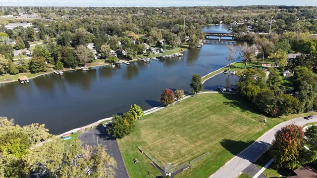 $364,900 | 208 South River Road, Fox River Grove, IL 60021