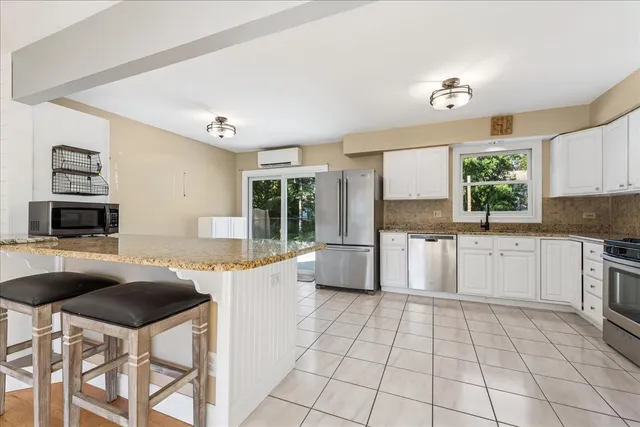 $364,900 | 208 South River Road, Fox River Grove, IL 60021