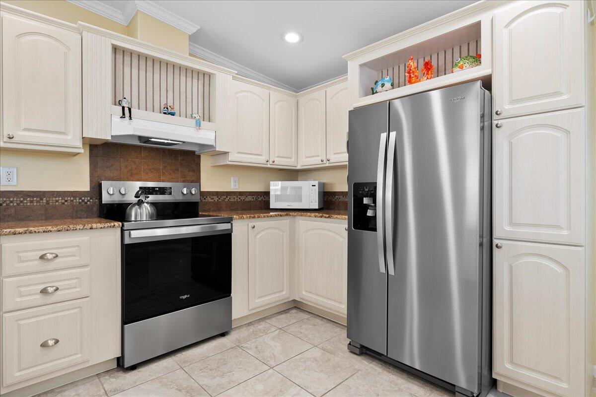 6877 Southeast Delegate Street Hobe Sound, FL 33455 - Photo 10 of 33 26-JLC_2141