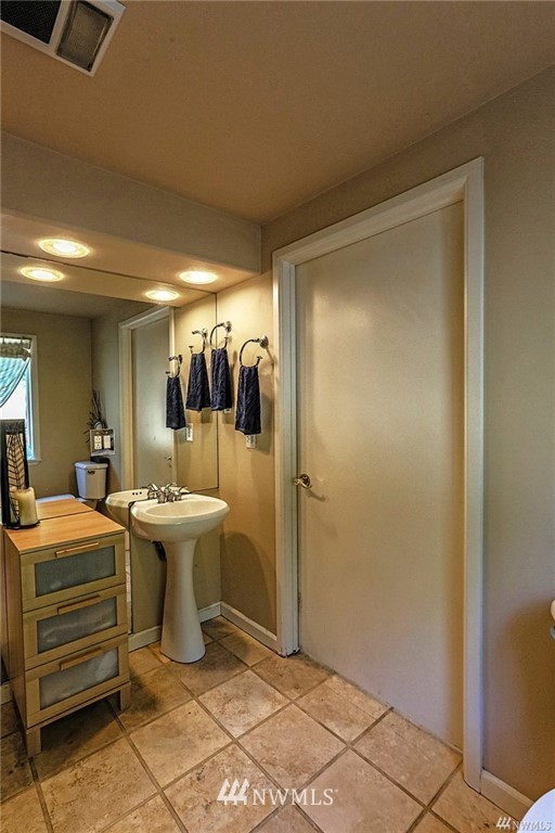 10631 Southeast Cisco Road Port Orchard, WA 98367 - Photo 8 of 25 Gallery Image 8