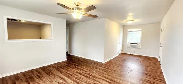 $800 | 136 West Marion Street, Clute, TX 77531