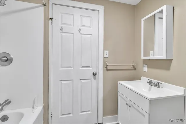 $1,600 | 114 Sawyer Avenue, Tonawanda, NY 14150