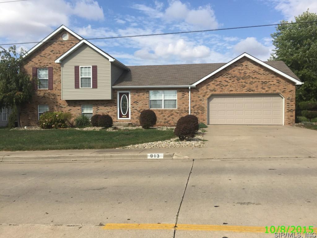 913 West County Road Jerseyville, IL 62052 - Photo 1 of 18 Gallery Image 1