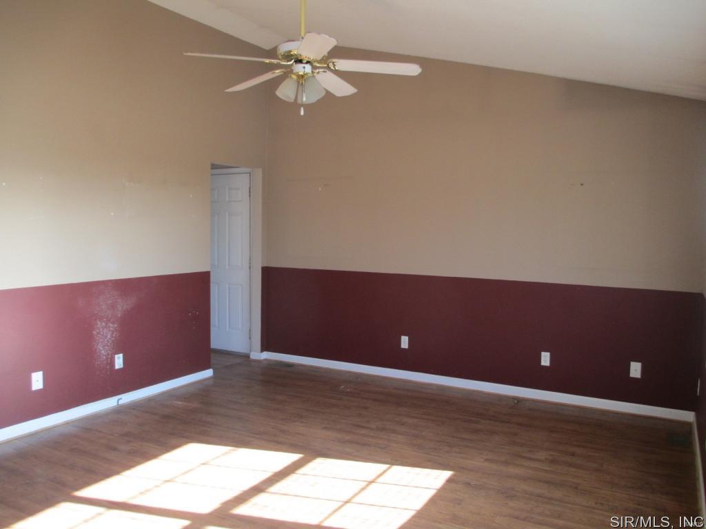 913 West County Road Jerseyville, IL 62052 - Photo 3 of 18 Gallery Image 3