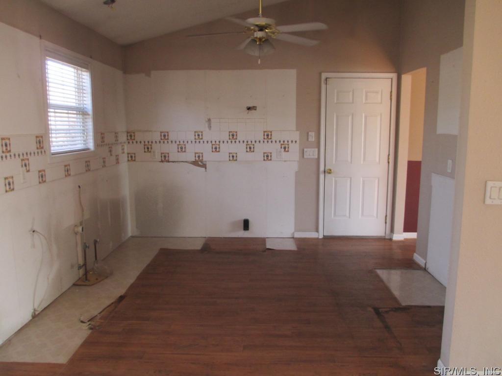 913 West County Road Jerseyville, IL 62052 - Photo 5 of 18 Gallery Image 5