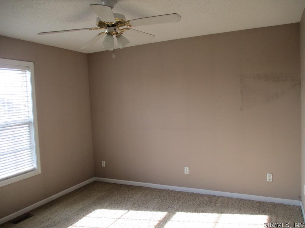 913 West County Road Jerseyville, IL 62052 - Photo 7 of 18 Gallery Image 7