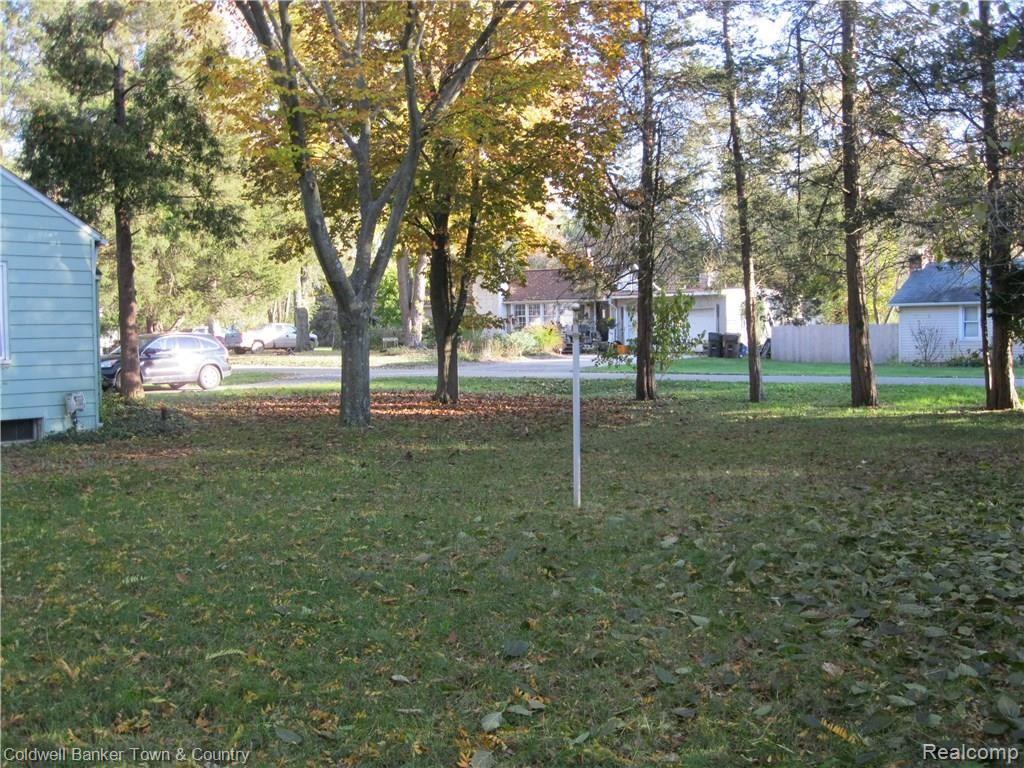 182 Oriole Road Commerce Township, MI 48382 - Photo 2 of 12 DOUBLE LOT.JPG
