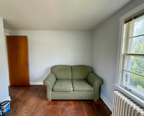 $1,900 | 8 North Harrison Street, Batavia, IL 60510