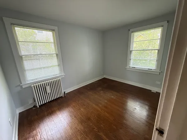 $1,900 | 8 North Harrison Street, Batavia, IL 60510
