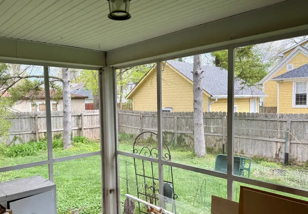 $1,900 | 8 North Harrison Street, Batavia, IL 60510