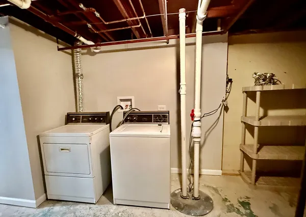 $1,900 | 8 North Harrison Street, Batavia, IL 60510