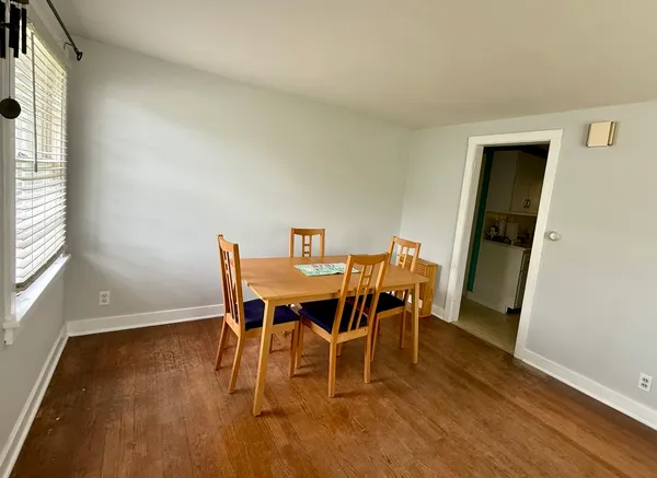 $1,900 | 8 North Harrison Street, Batavia, IL 60510