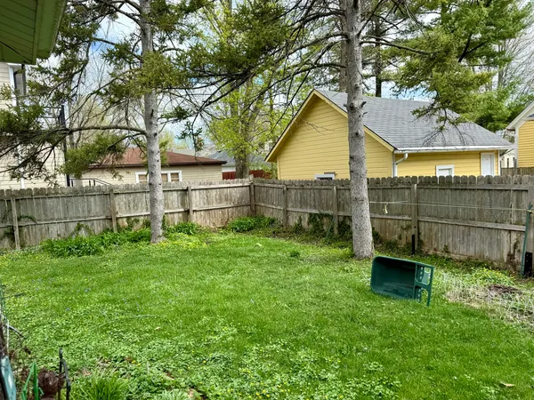 $1,900 | 8 North Harrison Street, Batavia, IL 60510