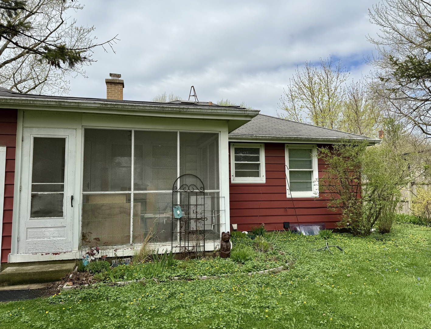 8 North Harrison Street Batavia, IL 60510 - Photo 22 of 22 a front view of a house with garden