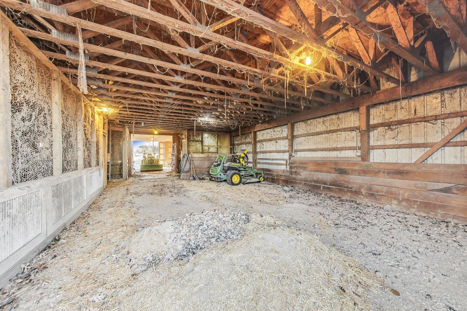 3316 Millstream Road Marengo, IL 60152 - Photo 49 of 62 a view of a dry room with wooden fence