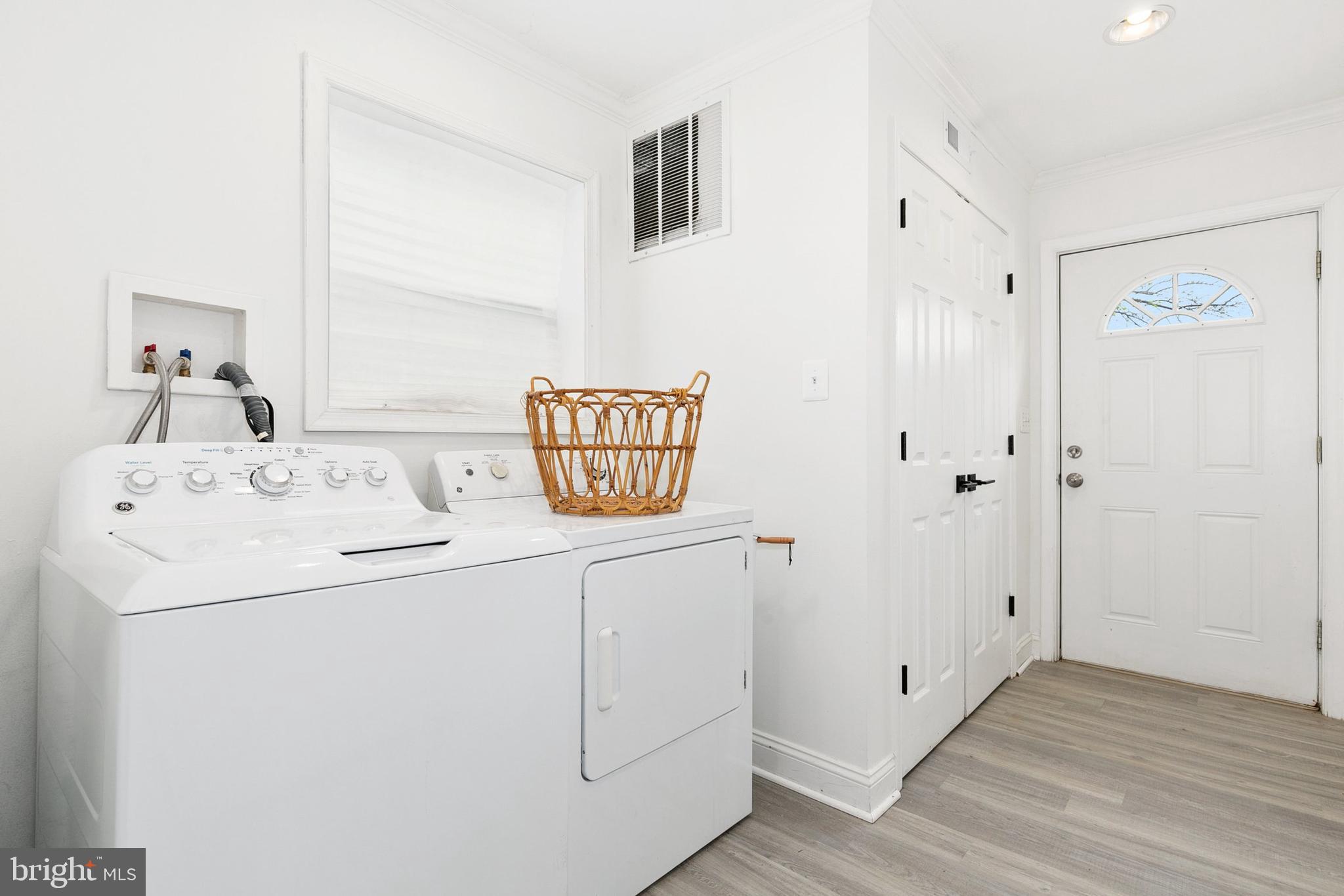 2920 Weisman Road Silver Spring, MD 20902 - Photo 24 of 32 a utility room with dryer and washer
