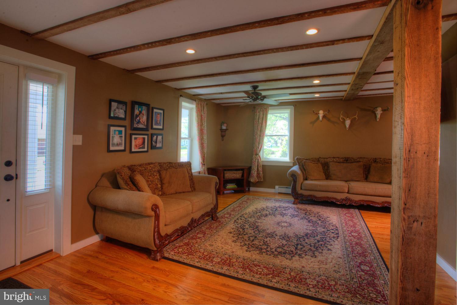 117 Chestnut Street Lititz, PA 17543 - Photo 4 of 49