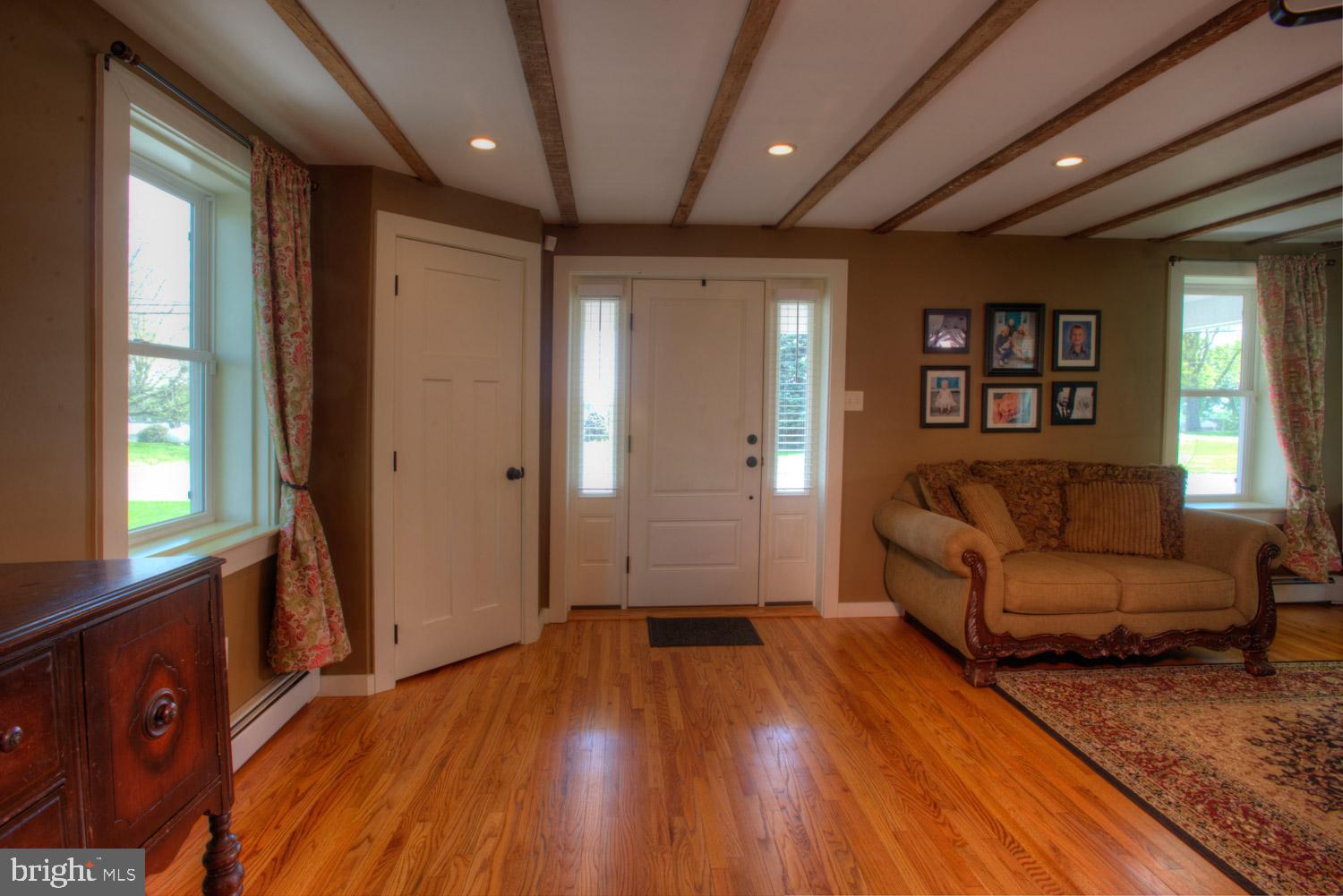 117 Chestnut Street Lititz, PA 17543 - Photo 6 of 49