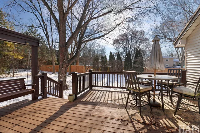 $689,000 | 15043 Buckley Road, Libertyville, IL 60048