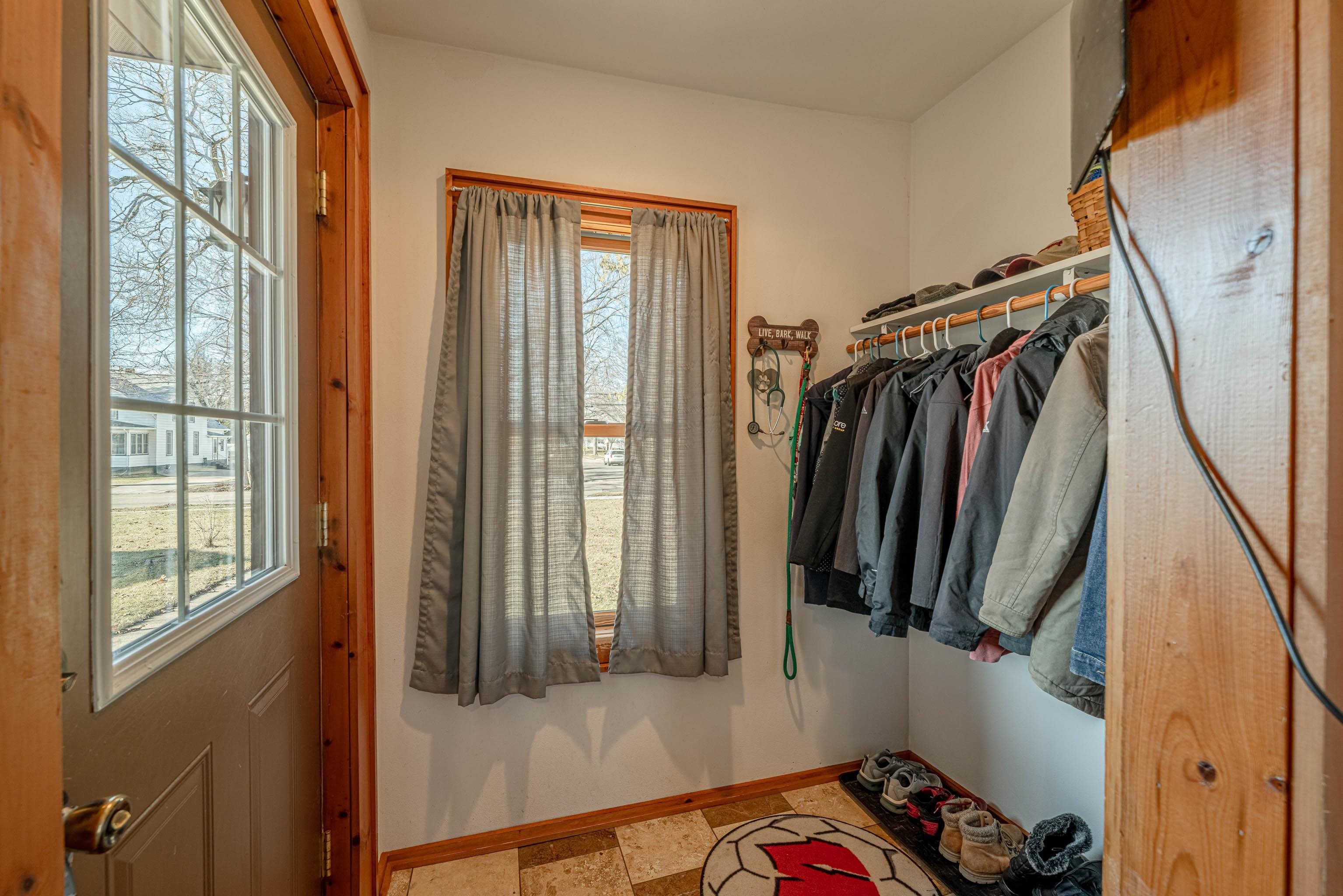 322 South Madison Street Evansville, WI 53536 - Photo 3 of 42