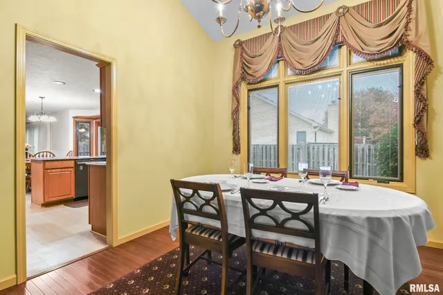 $362,000 | 802 East Locust Street, Chatham, IL 62629