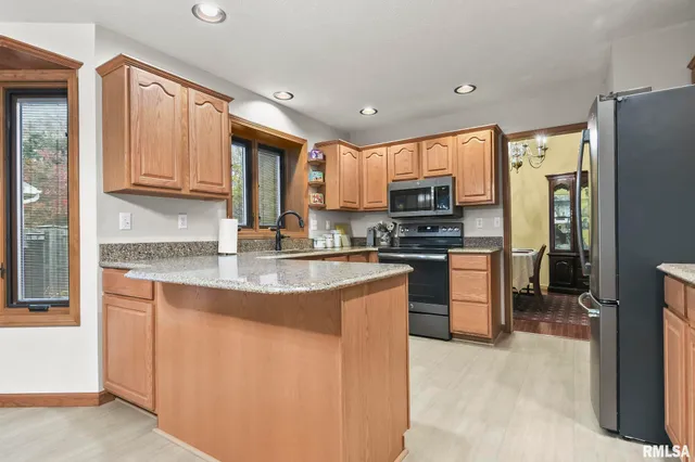 $362,000 | 802 East Locust Street, Chatham, IL 62629