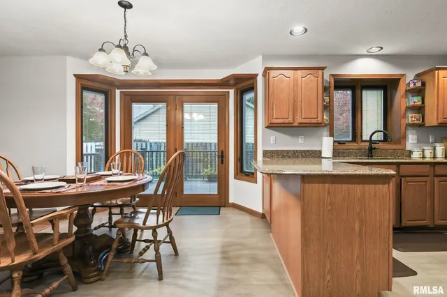 $362,000 | 802 East Locust Street, Chatham, IL 62629