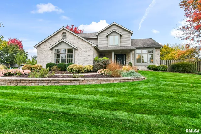 $362,000 | 802 East Locust Street, Chatham, IL 62629