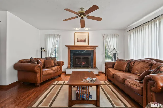 $362,000 | 802 East Locust Street, Chatham, IL 62629