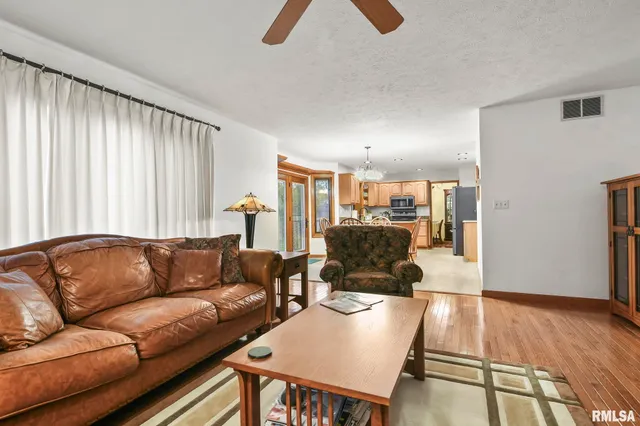 $362,000 | 802 East Locust Street, Chatham, IL 62629