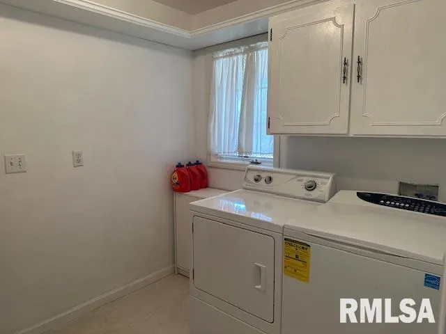 $362,000 | 802 East Locust Street, Chatham, IL 62629