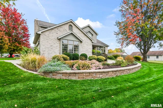 $362,000 | 802 East Locust Street, Chatham, IL 62629