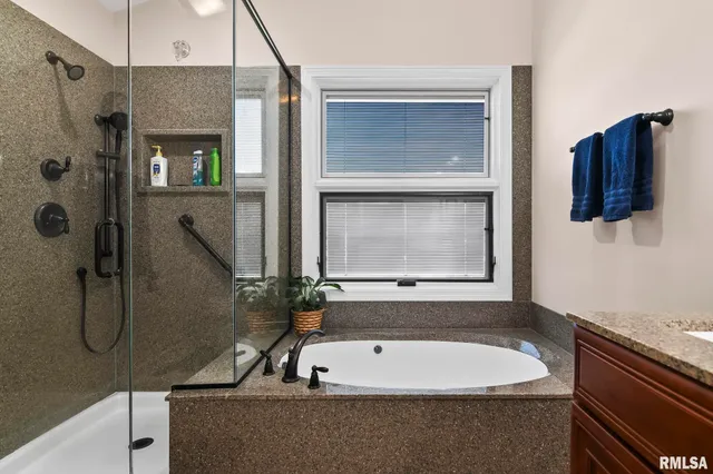 $362,000 | 802 East Locust Street, Chatham, IL 62629