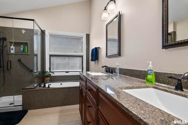 $362,000 | 802 East Locust Street, Chatham, IL 62629