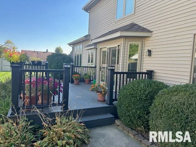 $362,000 | 802 East Locust Street, Chatham, IL 62629