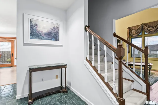 $362,000 | 802 East Locust Street, Chatham, IL 62629