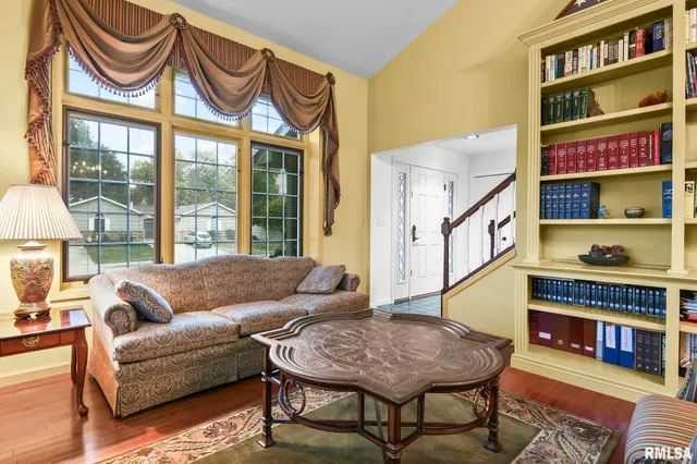 $362,000 | 802 East Locust Street, Chatham, IL 62629