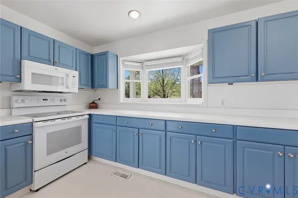 $499,000 | 484 Dobbins Bridge Road, Blackstone, VA 23824