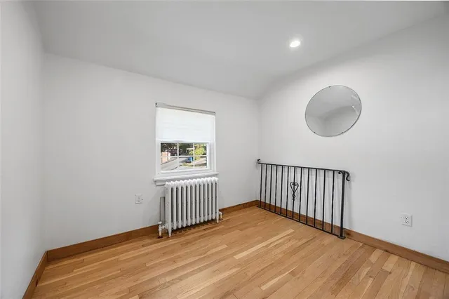 a view of livingroom with furniture