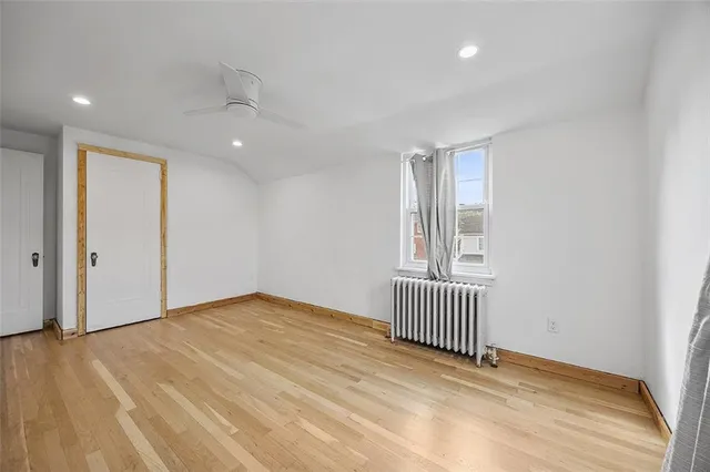 en empty room with wooden floor