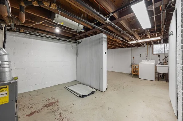 a view of utility room