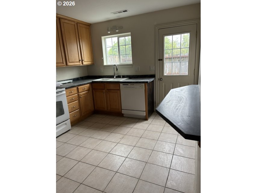 714 Pioneer Road, Unit 2A Brookings, OR 97415 - Photo 6 of 25