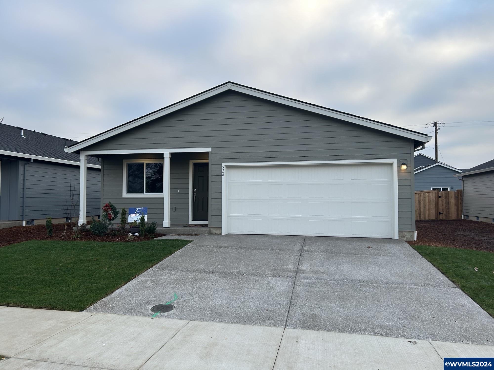 526 Luna Way Lebanon, OR 97355 - Photo 1 of 1