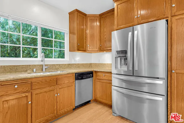 $5,995 | 743 North Las Palmas Avenue, Los Angeles, CA 90038