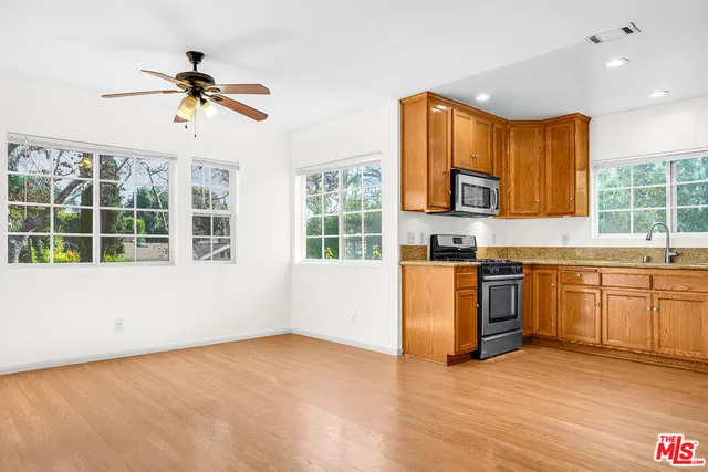 $5,995 | 743 North Las Palmas Avenue, Los Angeles, CA 90038