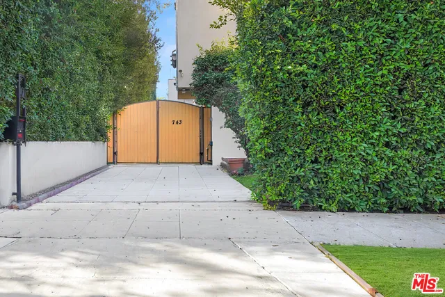 $5,995 | 743 North Las Palmas Avenue, Los Angeles, CA 90038